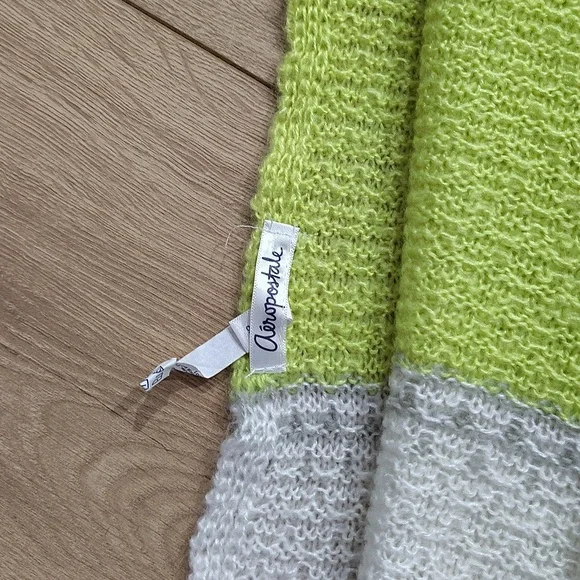 Aeropostale Ladies Winter/Fall Scarf,  Neon and Gray,  One Size Fits All - Picture 5 of 6